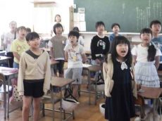 ４